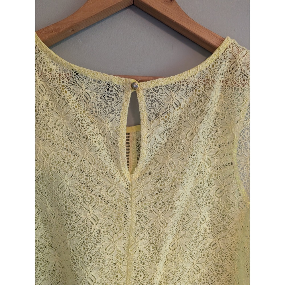 ASTR the Label Open Knit Yellow Floral Lace Sleeveless Top Keyhole Back Sunny - Picture 7 of 9